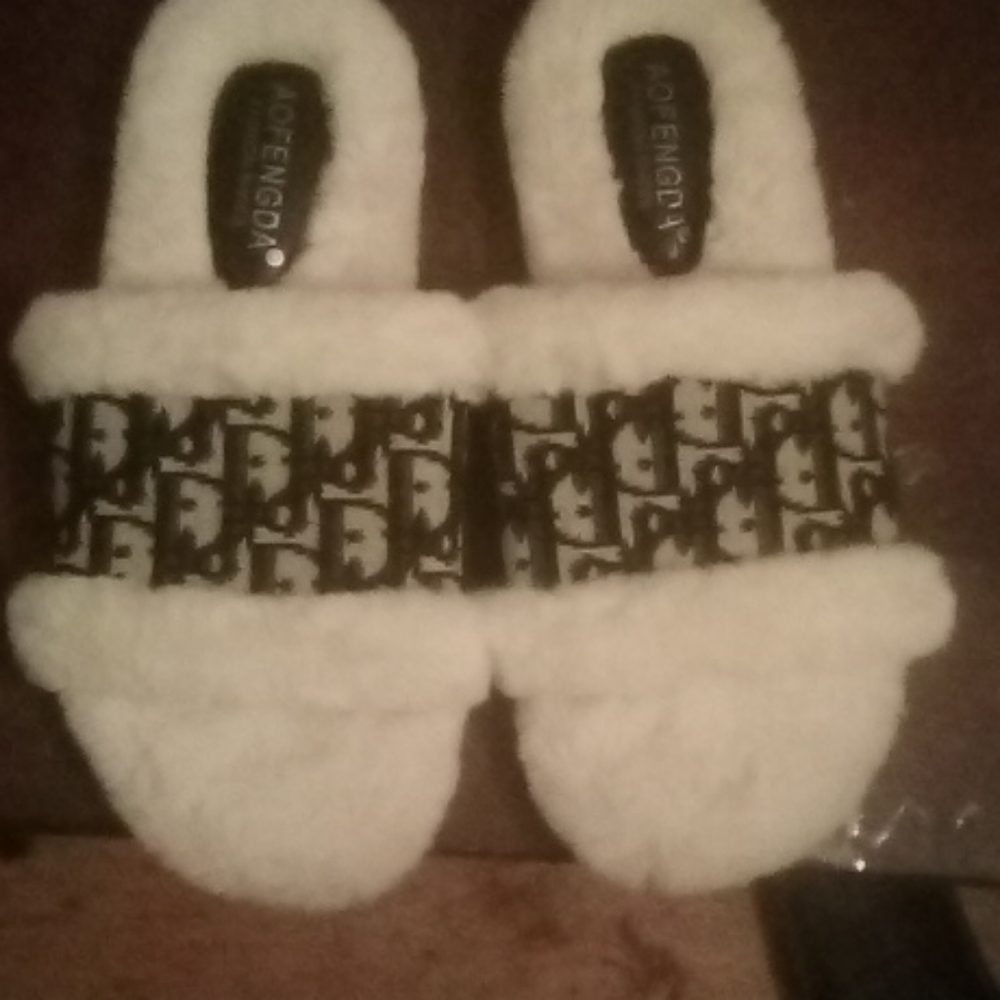 Aofengda fur sandals